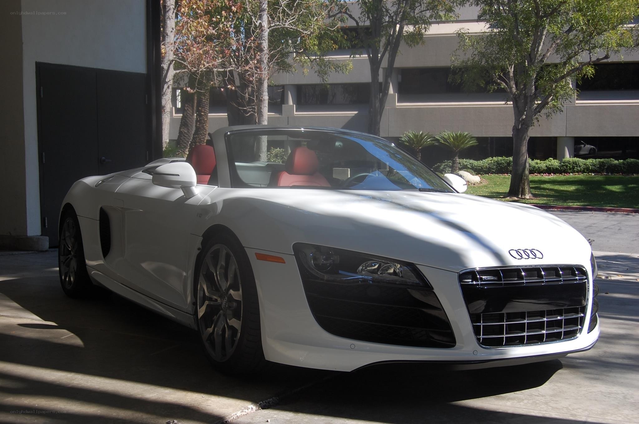 White Audi R8 Spyder