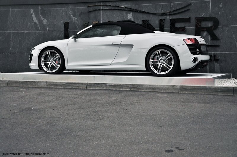 White Audi R8 Spyder