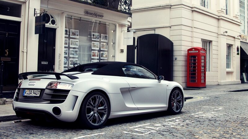 White Audi R8 Spyder — Urban