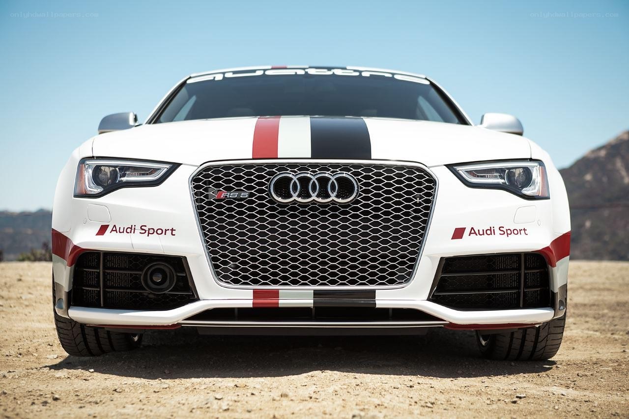 White Audi RS5 race car