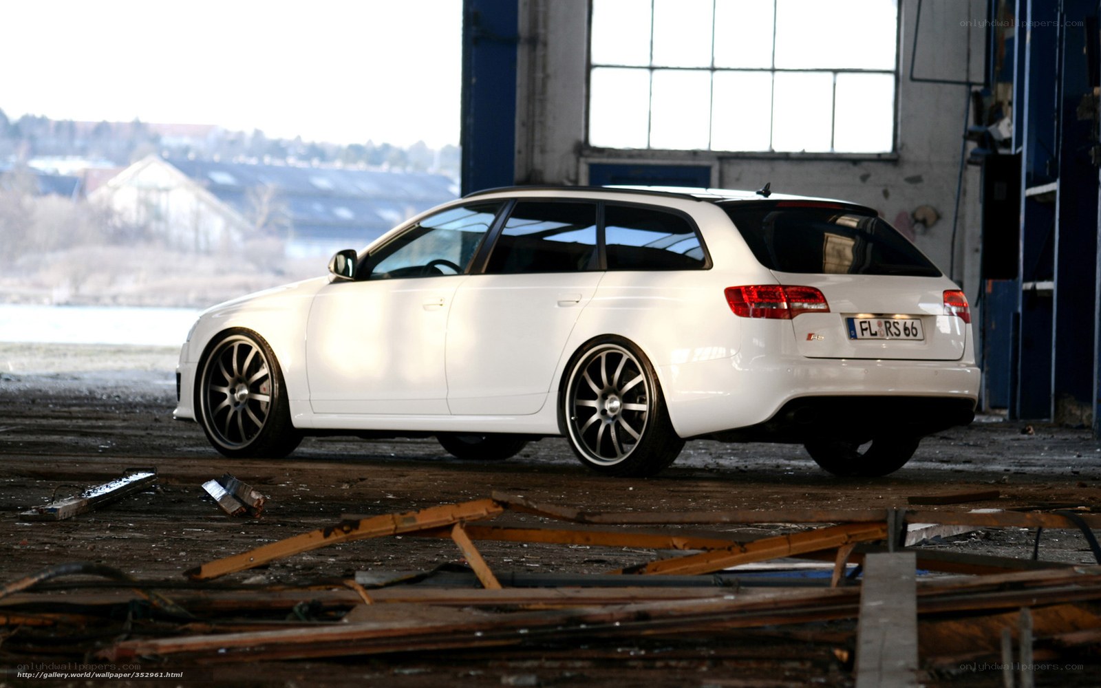 white audi rs6 station wagon