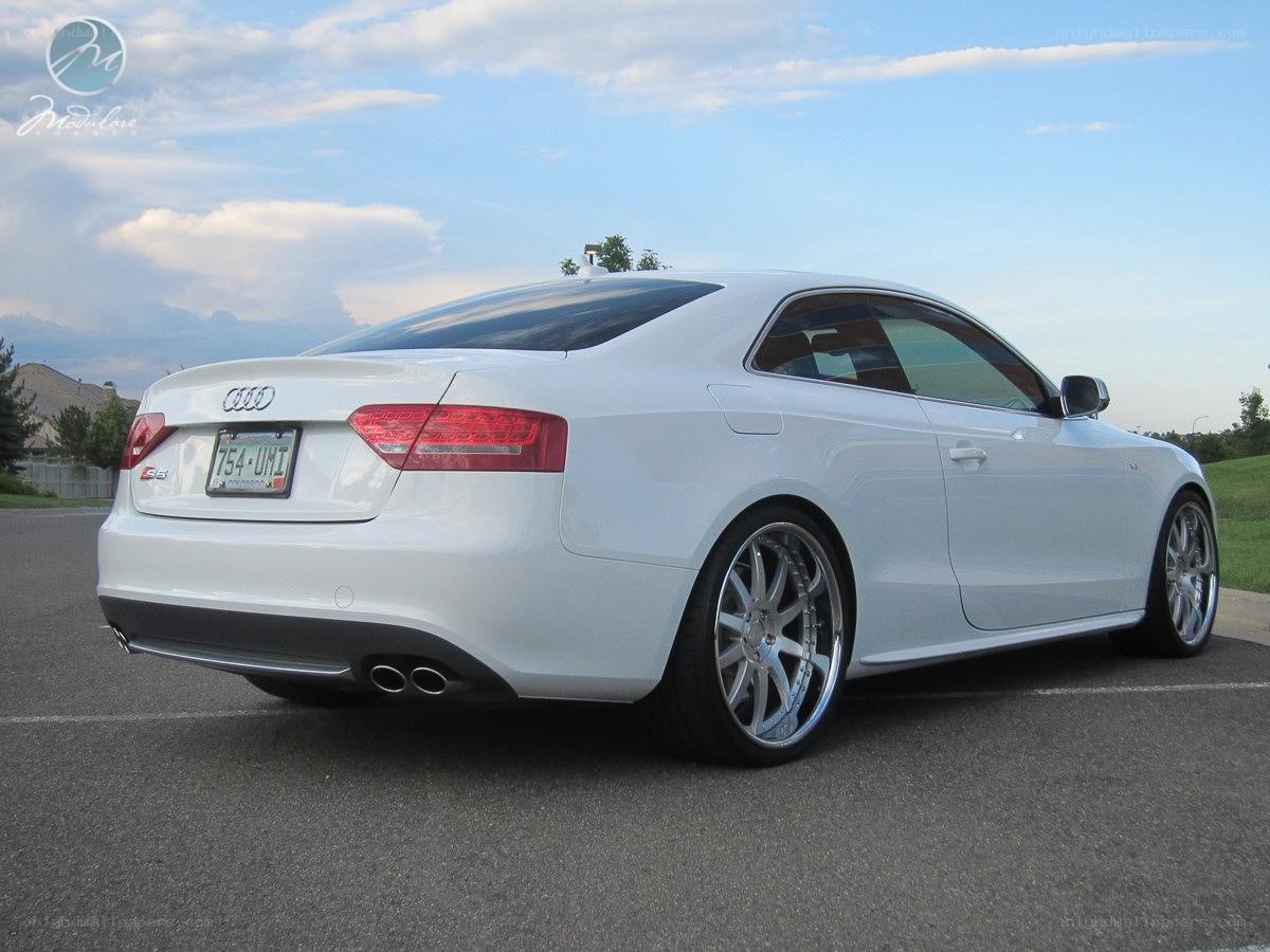 white audi s5 coupe