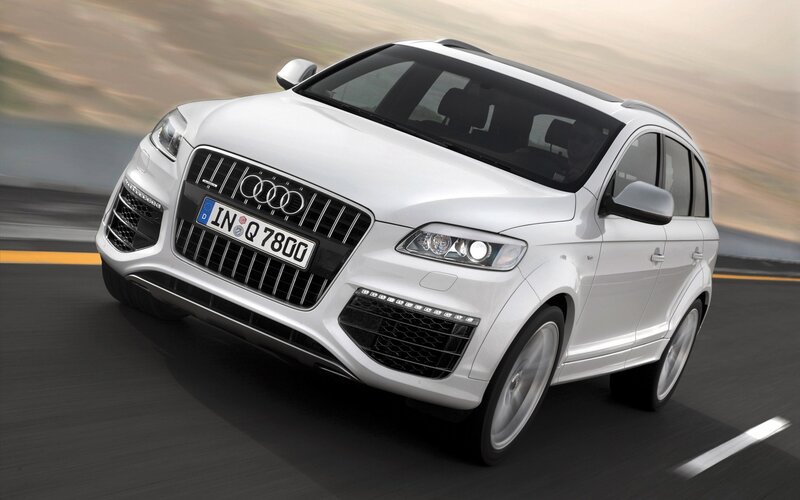 White Audi Suv — Dynamic, Photograph