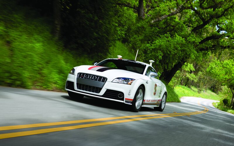 White Audi TT Car — Dynamic