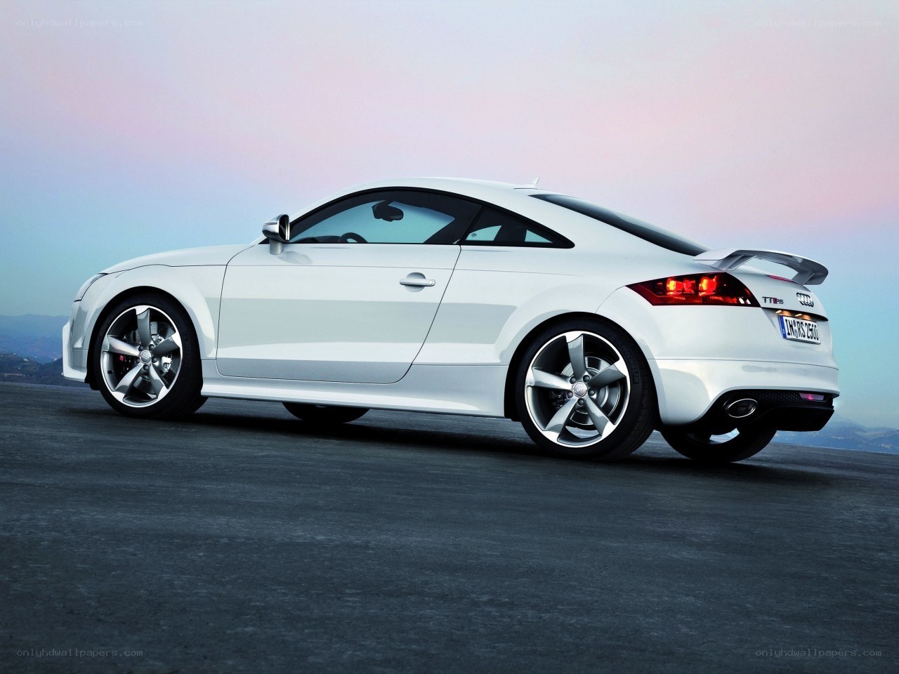 White Audi TT coupe