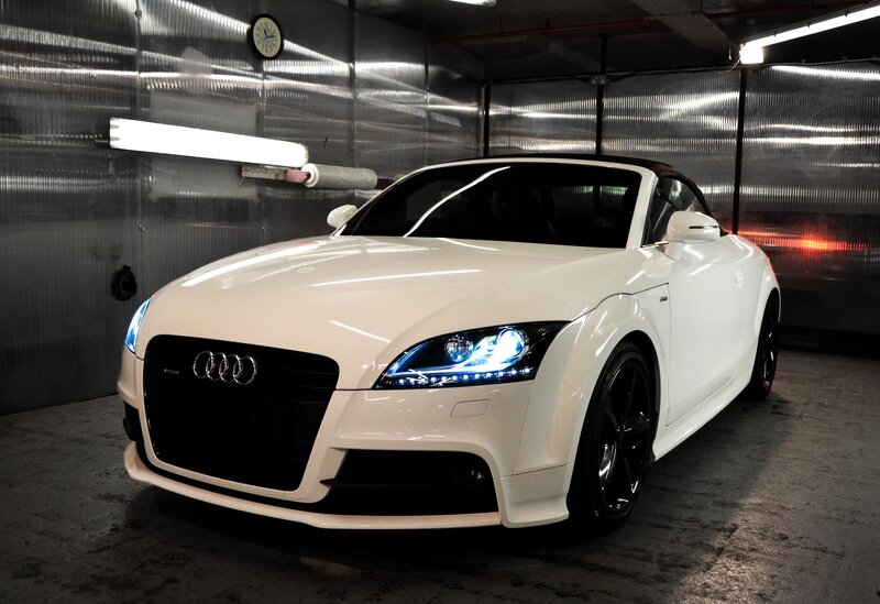 White Audi TT Sports Car — Dramatic