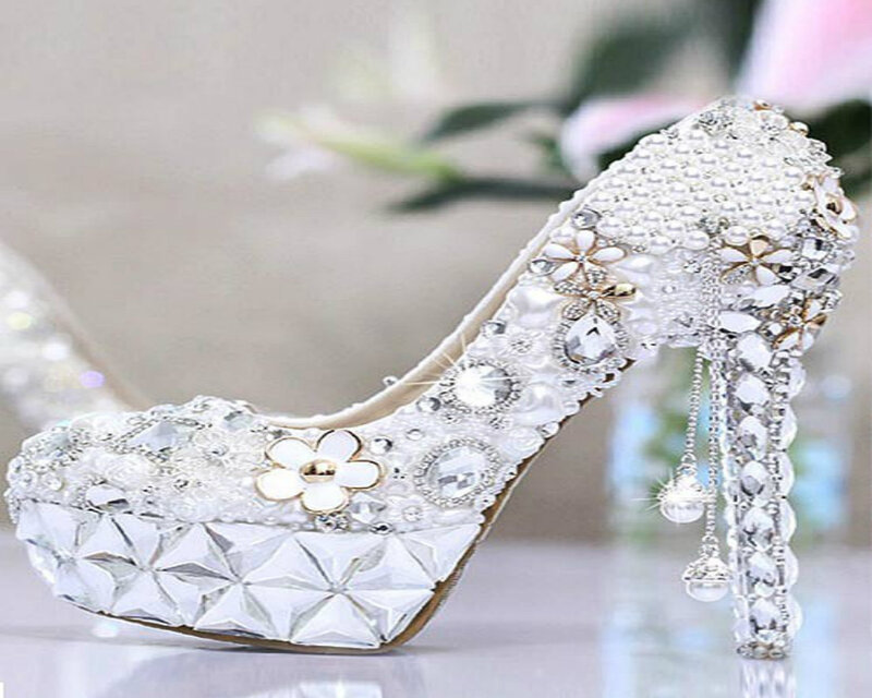 White Beaded High-heeled Shoe