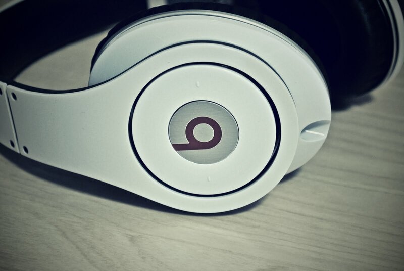 white beats headphones