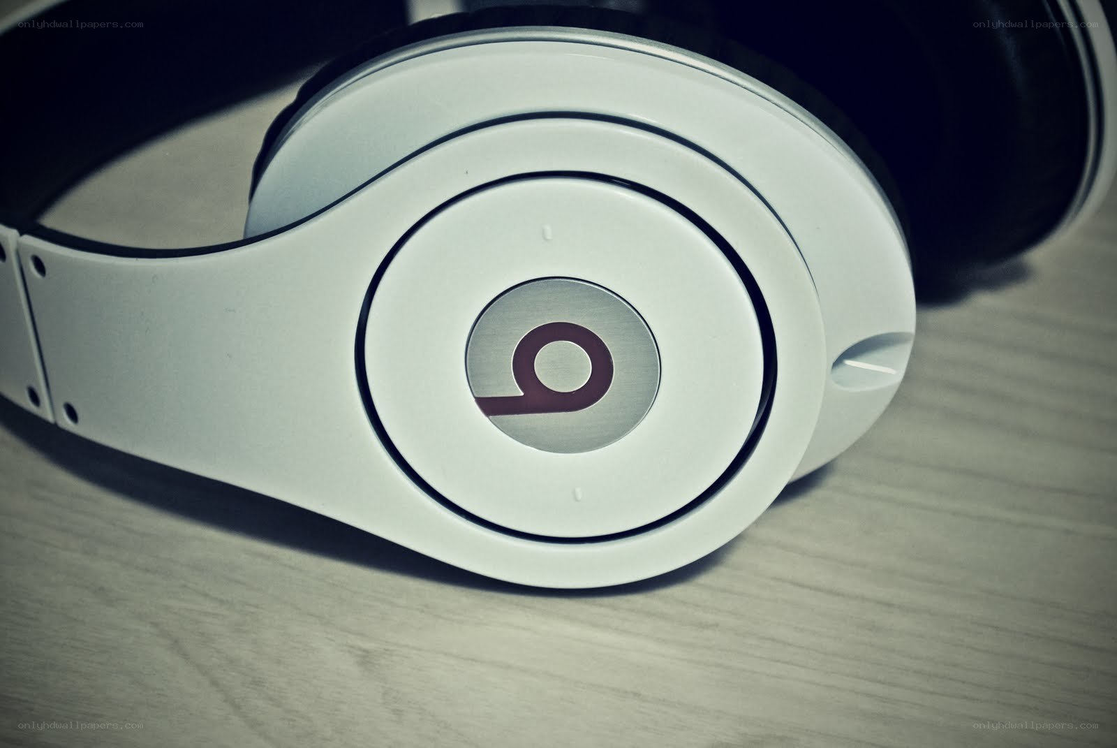 white beats headphones