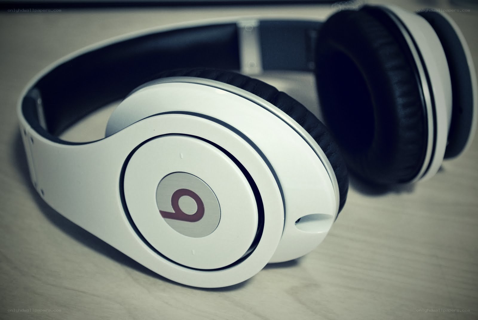 white beats headphones