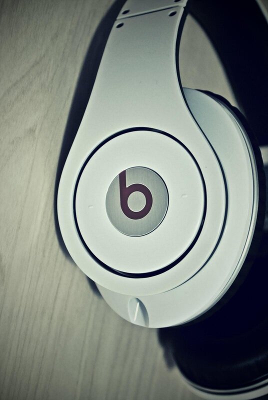 white beats headphones
