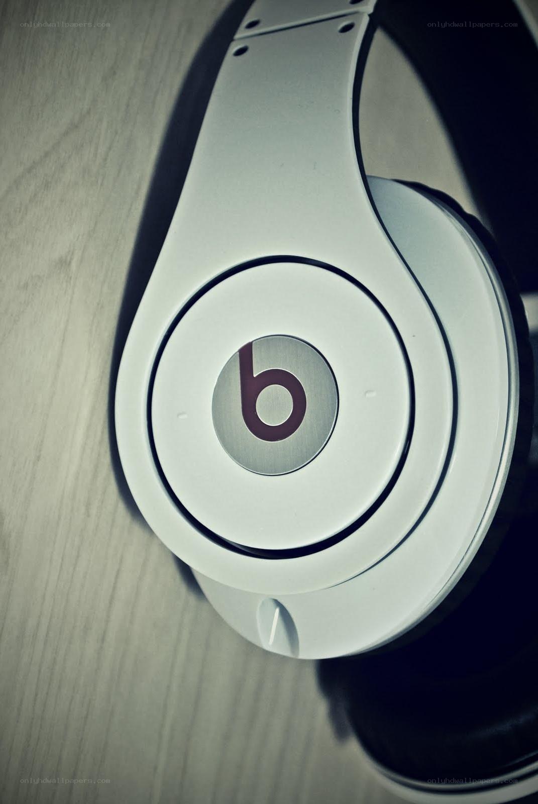 white beats headphones