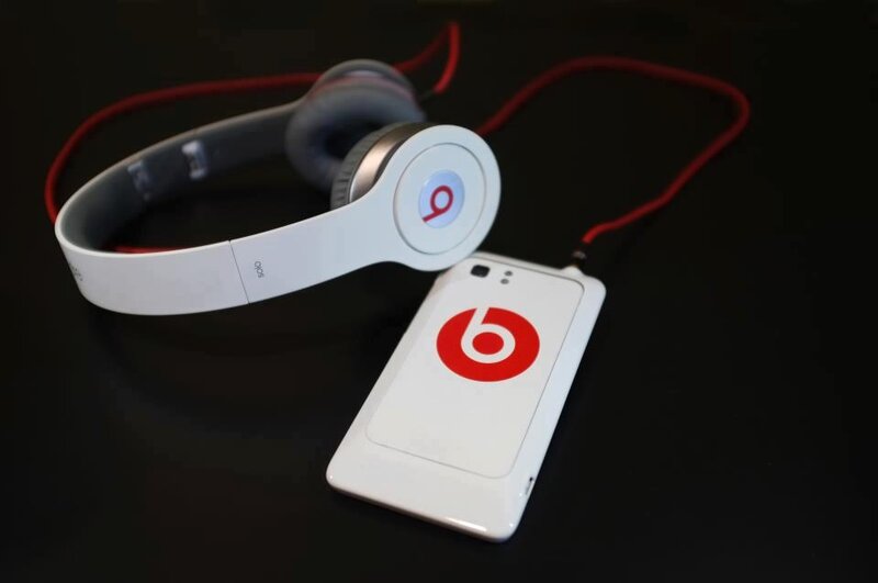 White Beats Headphones — Black