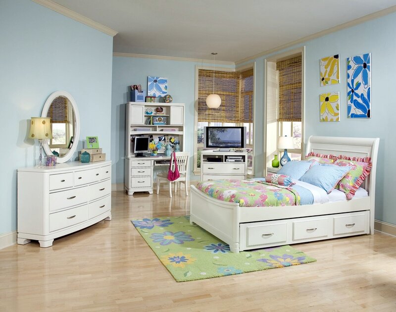 White bedroom furniture set