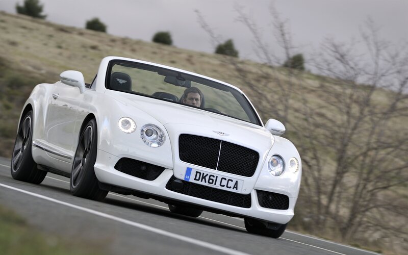 White Bentley Convertible — Dynamic