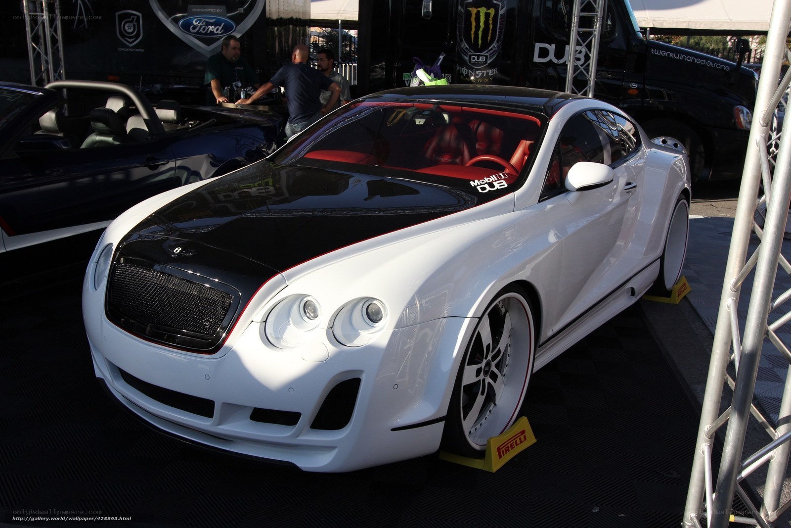 white bentley with black hood