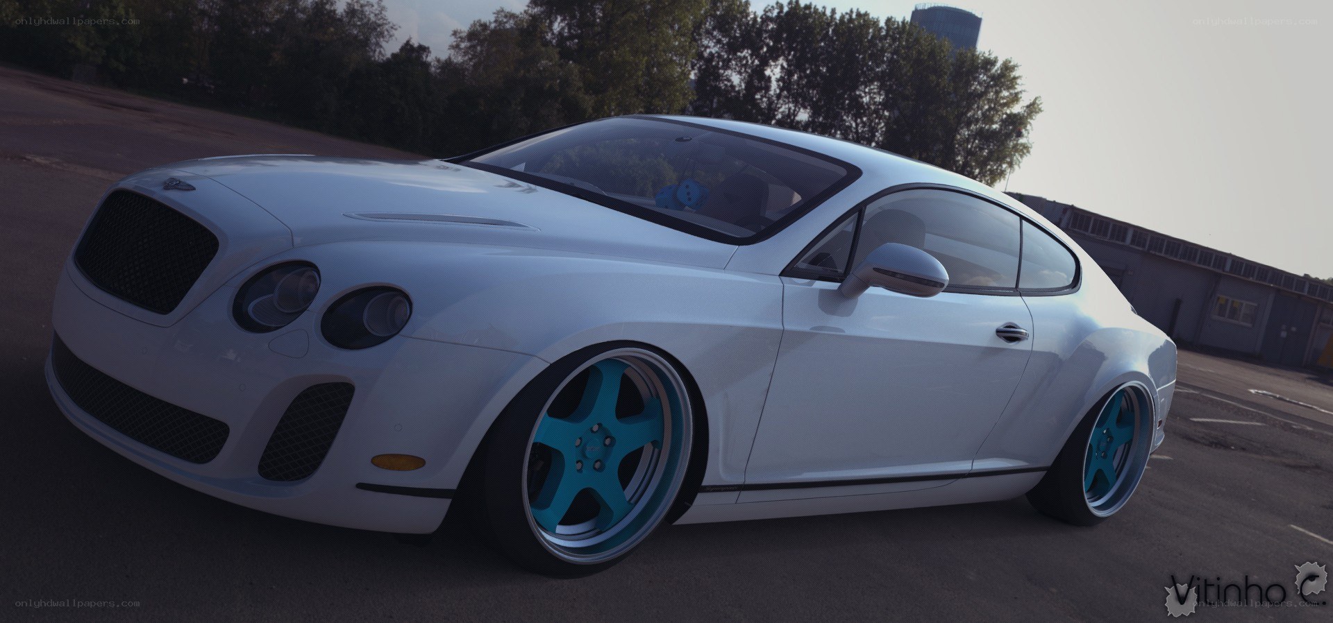 white bentley with blue wheels