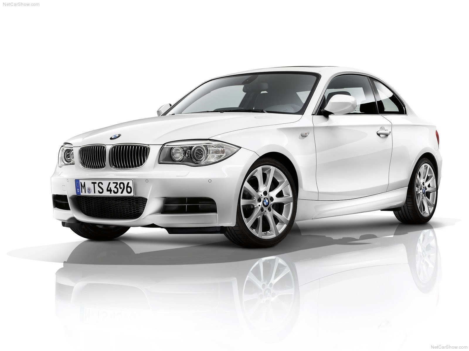 white bmw 1-series coupe
