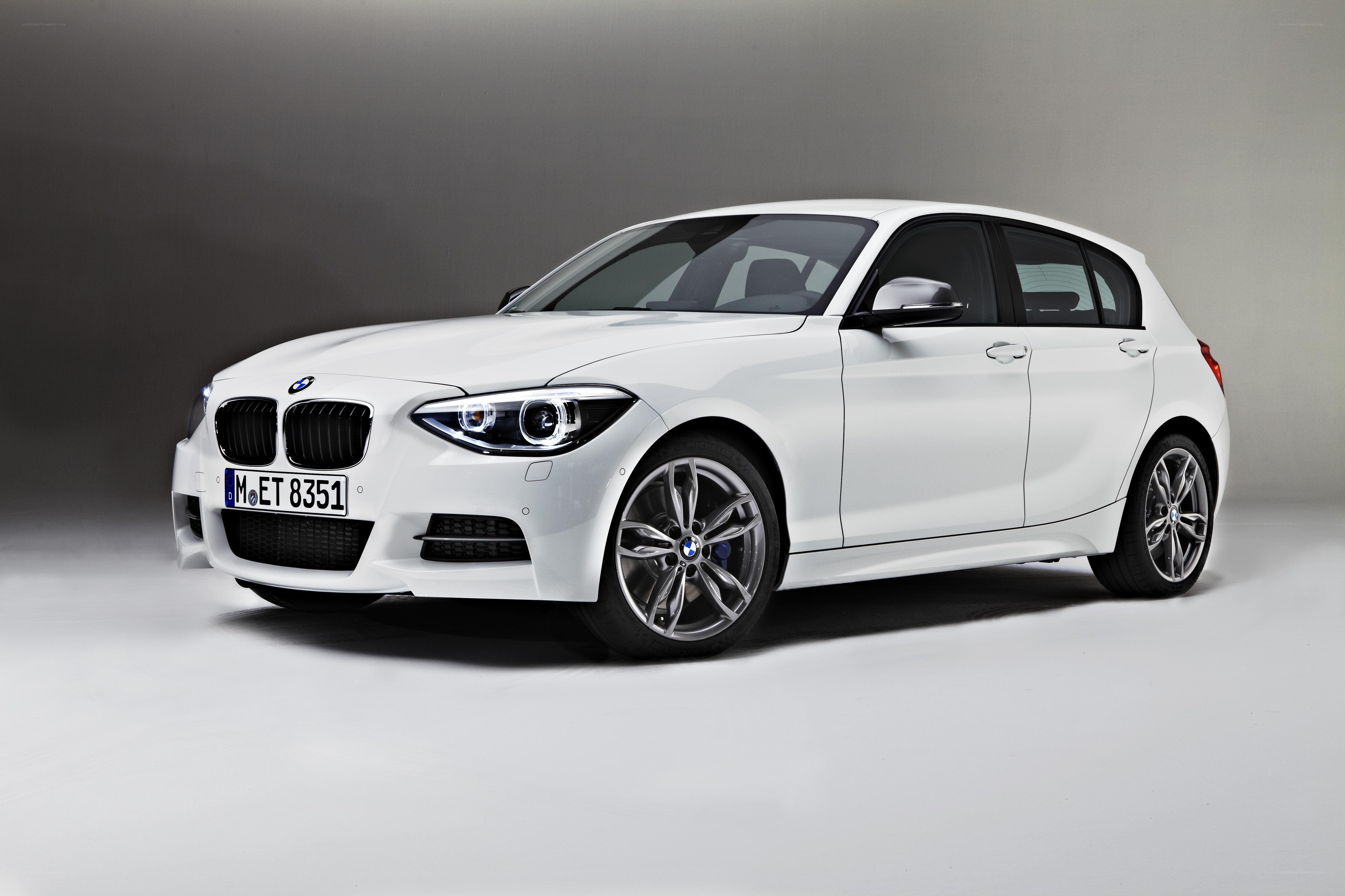 White BMW 1 Series hatchback