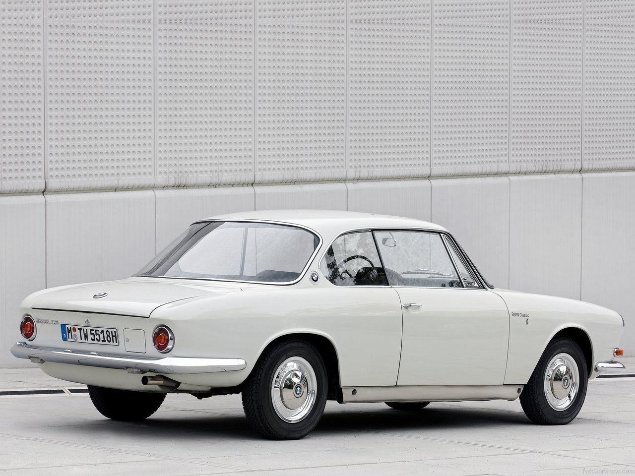 White BMW 2000 CS