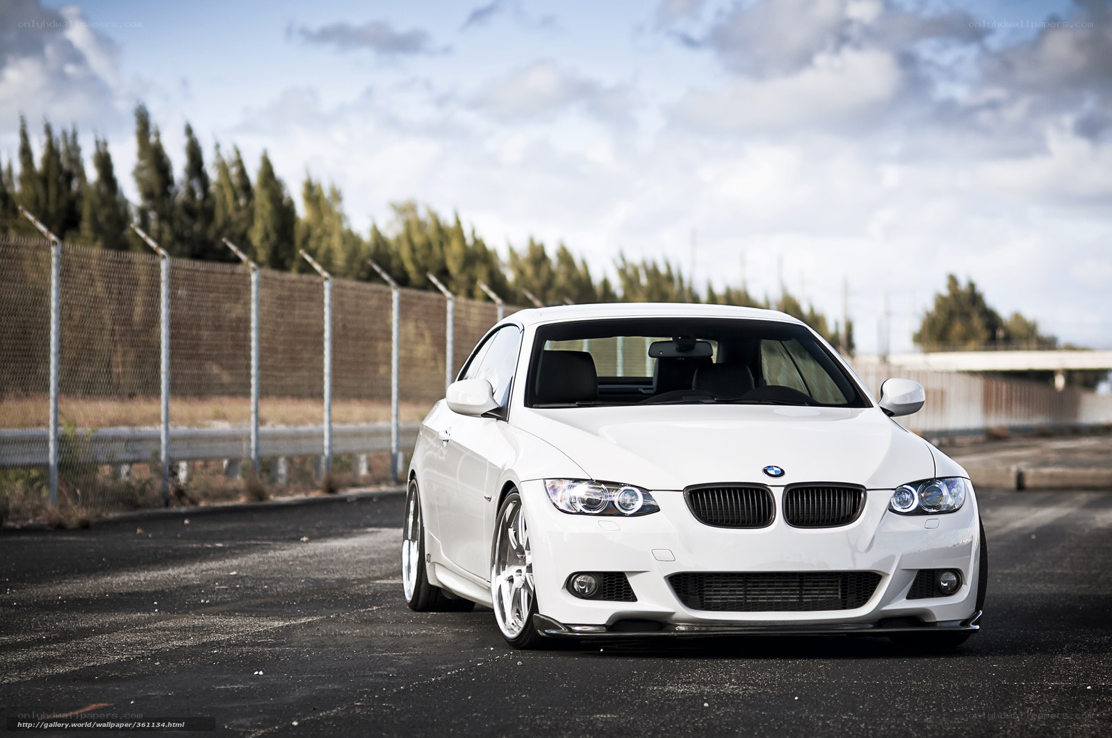 White BMW 3-Series Coupe