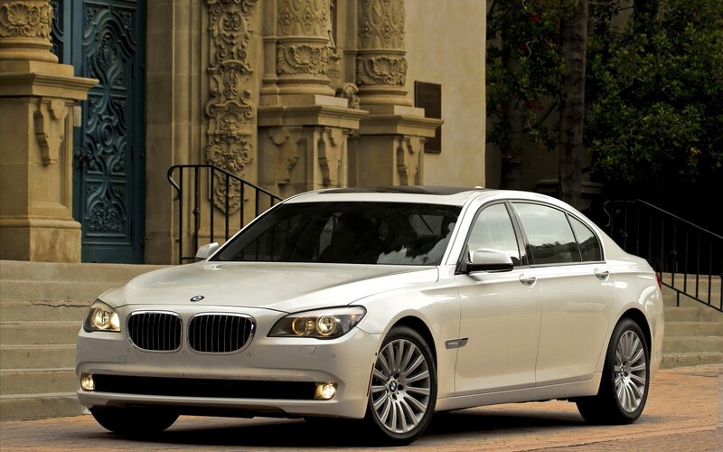 White BMW 7-series — Calm