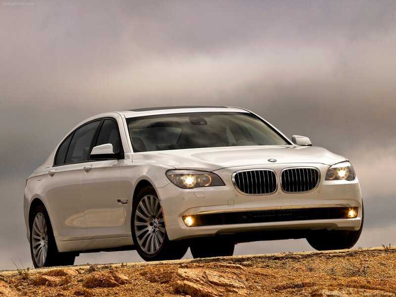 White Bmw 7-series Sedan — Dramatic