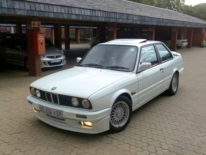 white bmw e30 coupe