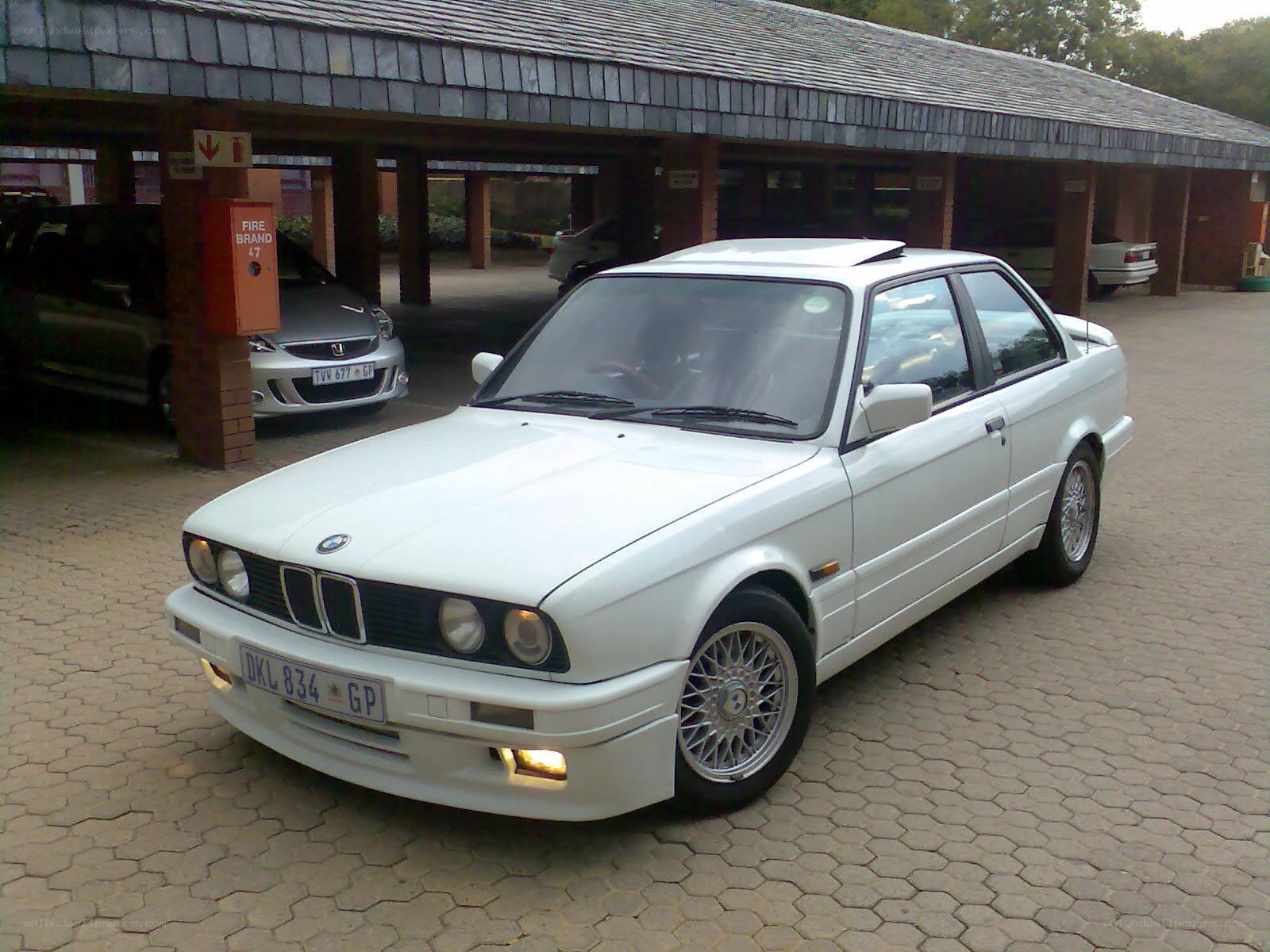 white bmw e30 coupe