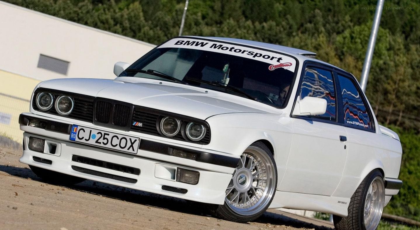white bmw e30 m3