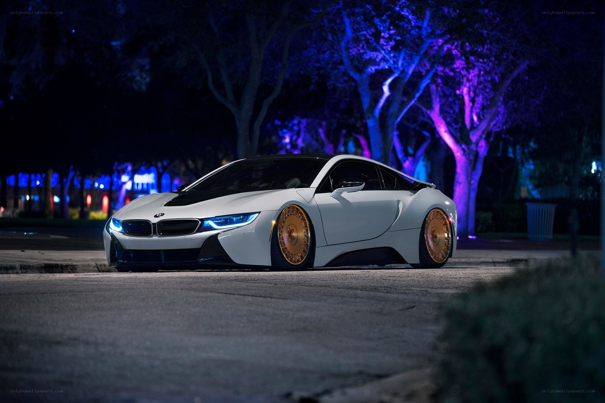White BMW i8 at night