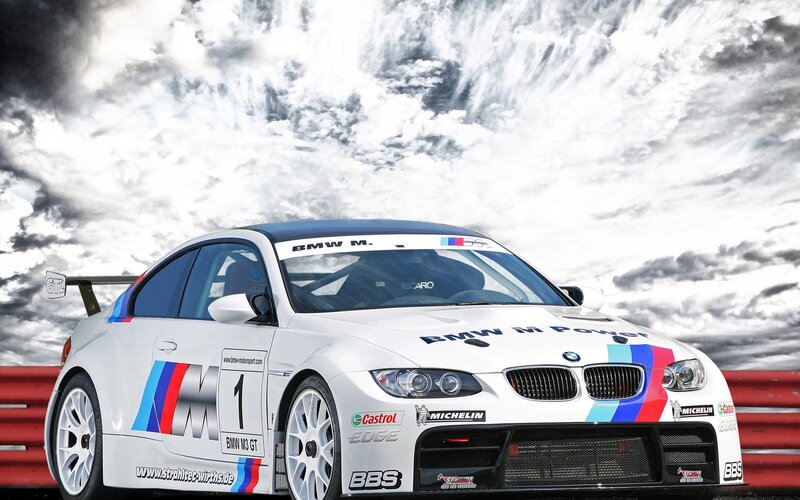 White BMW M3 GT2