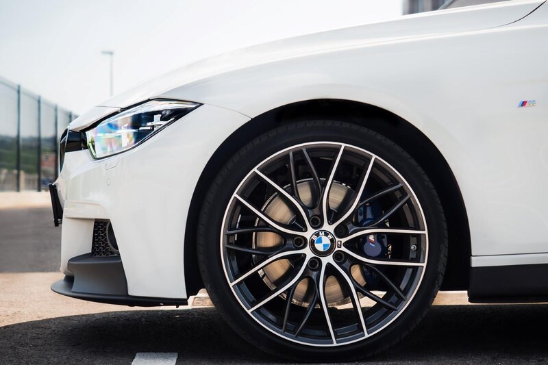 White BMW M3 Wheel — Neutral