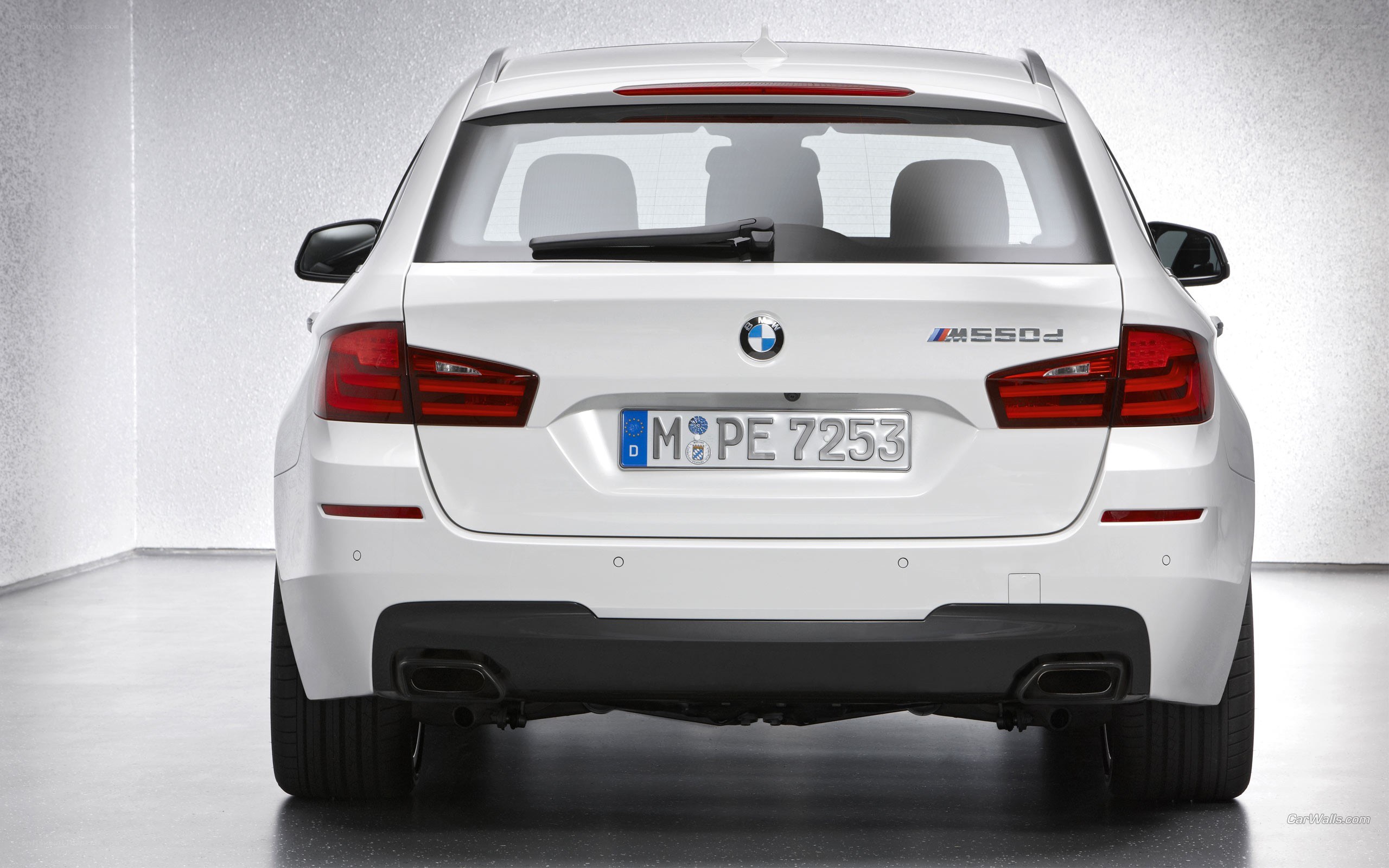 white bmw m550d rear view