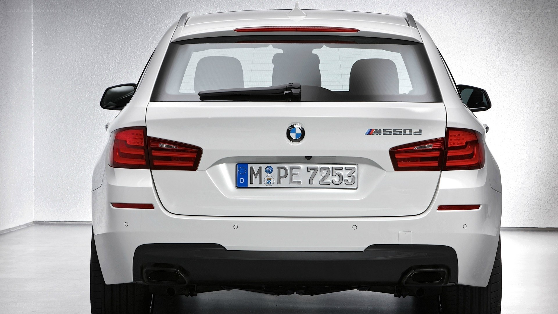 white bmw m550d rear view