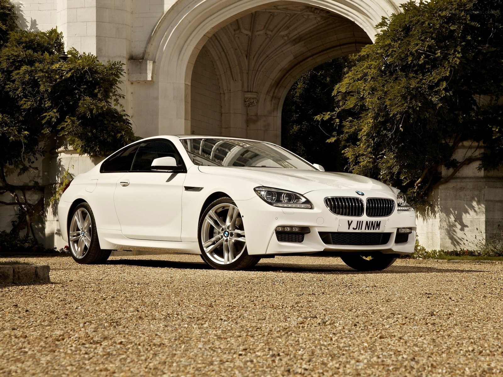 White BMW M6 Coupe