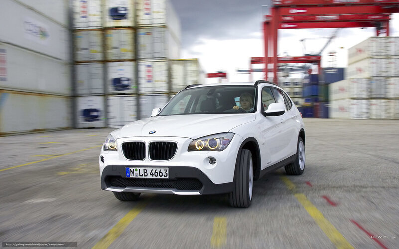 White BMW X1 in port