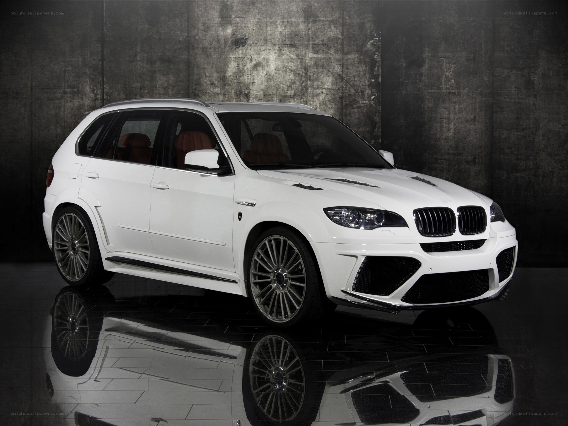 White BMW X5 M Performance