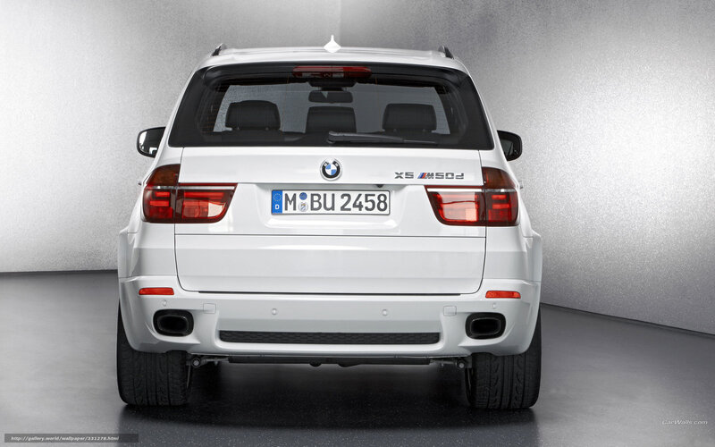 white bmw x5 m50d rear view