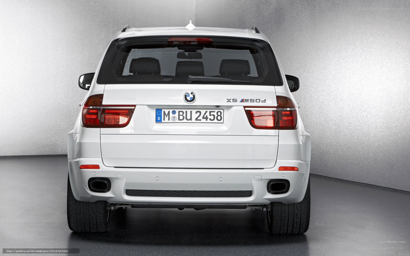 white bmw x5 m50d rear view