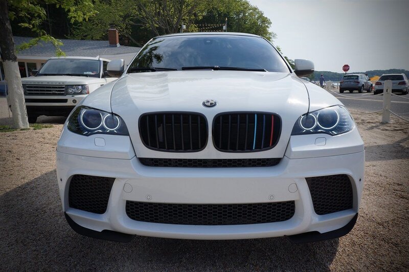 White BMW X6 — Calm