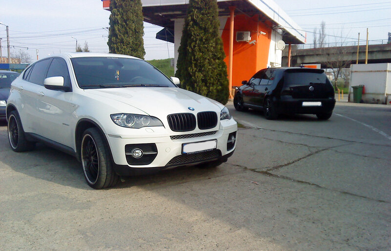 White BMW X6 SUV — Neutral