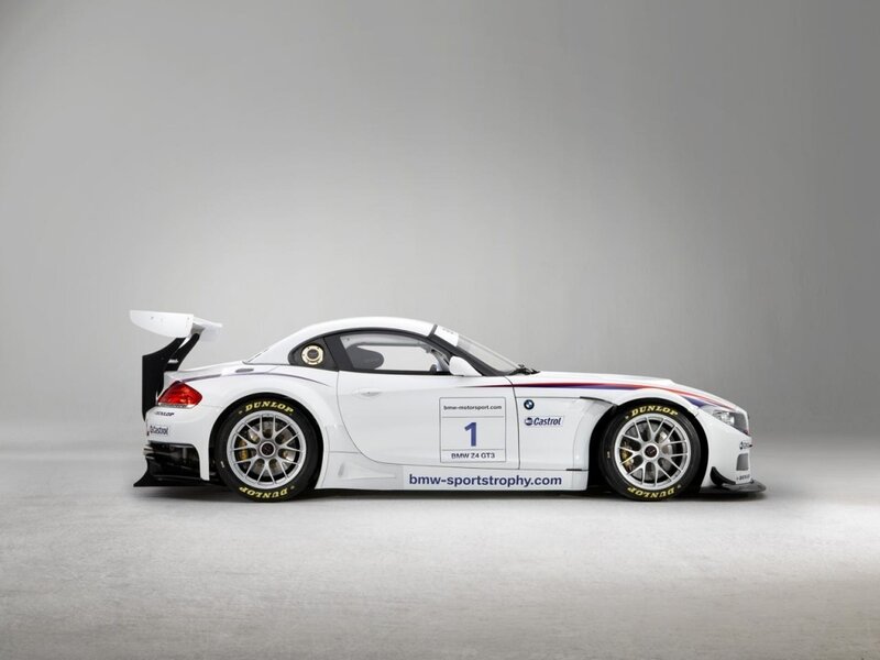 white bmw z4 gt3 race car