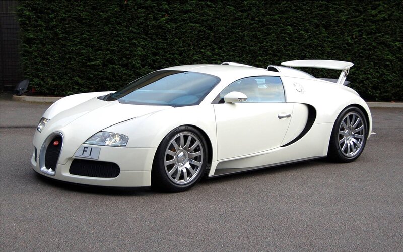 white bugatti veyron