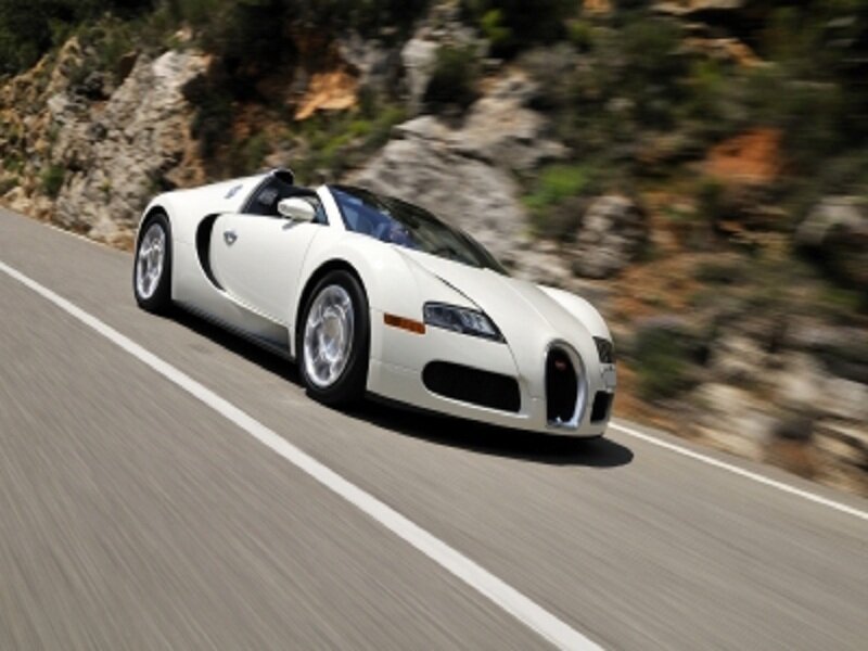 White Bugatti Veyron — Dynamic, Afternoon
