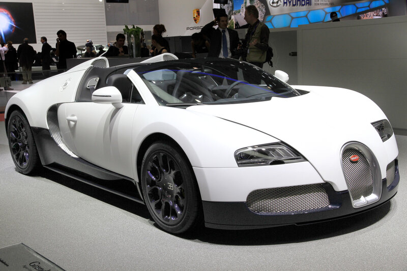 White Bugatti Veyron — Neutral