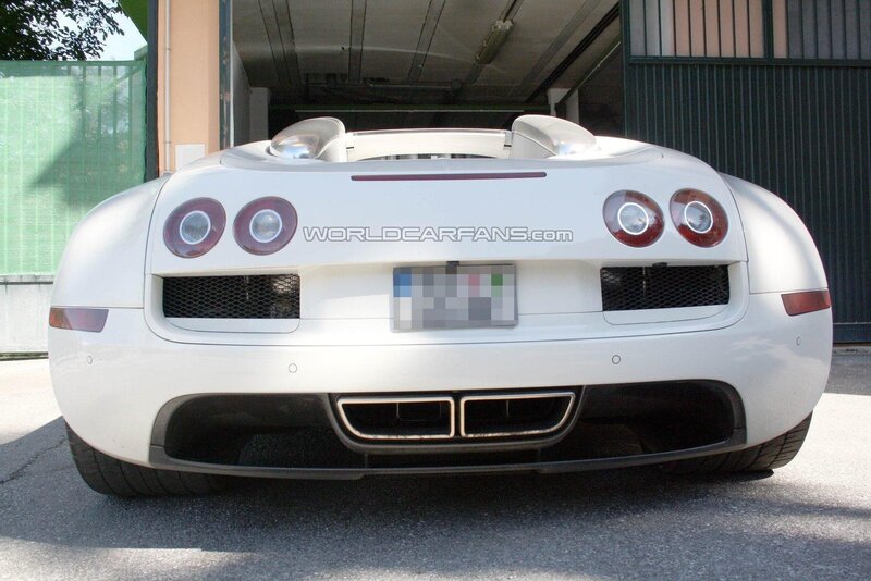 white bugatti veyron rear view