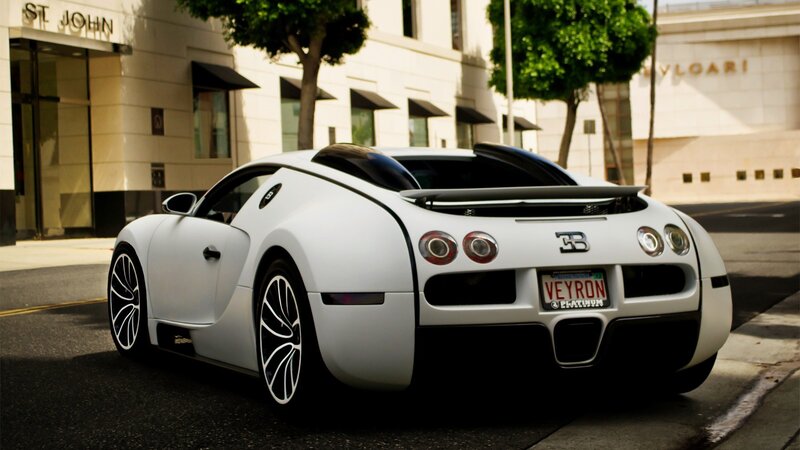 White Bugatti Veyron — Urban