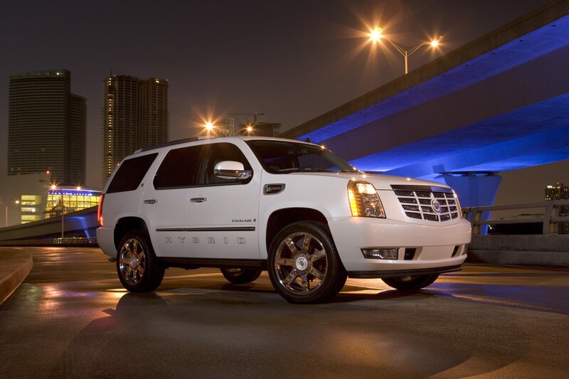 White Cadillac Suv — Dramatic, Night