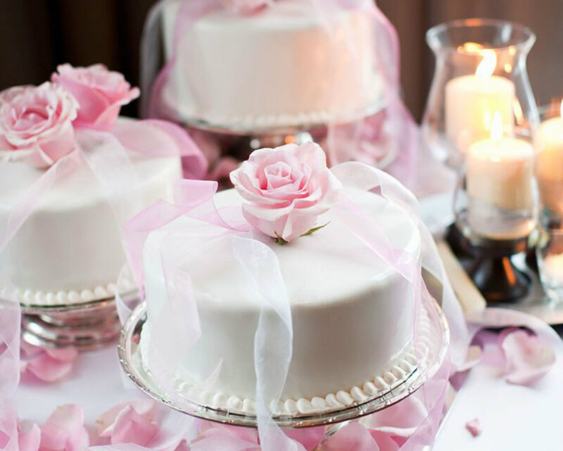 White Cakes with Roses